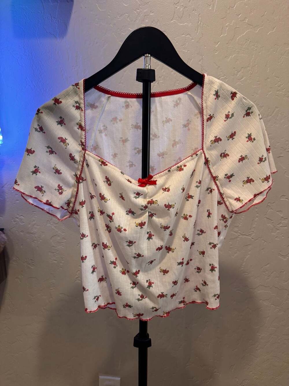 Cider White Floral Ribbed Lettuce Edge Lettuce Trim Short Sleeve Top with Bow De